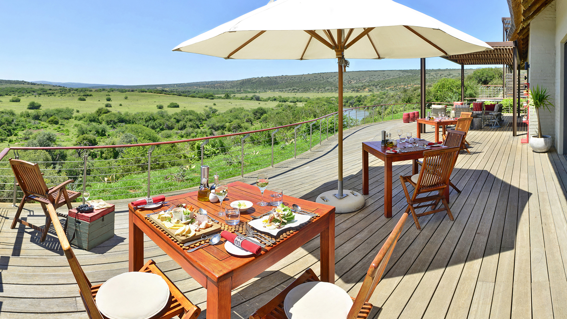 Africa, South Africa, Sarili Lodge at Shamwari Private Game Reserve, Lunch on the deck