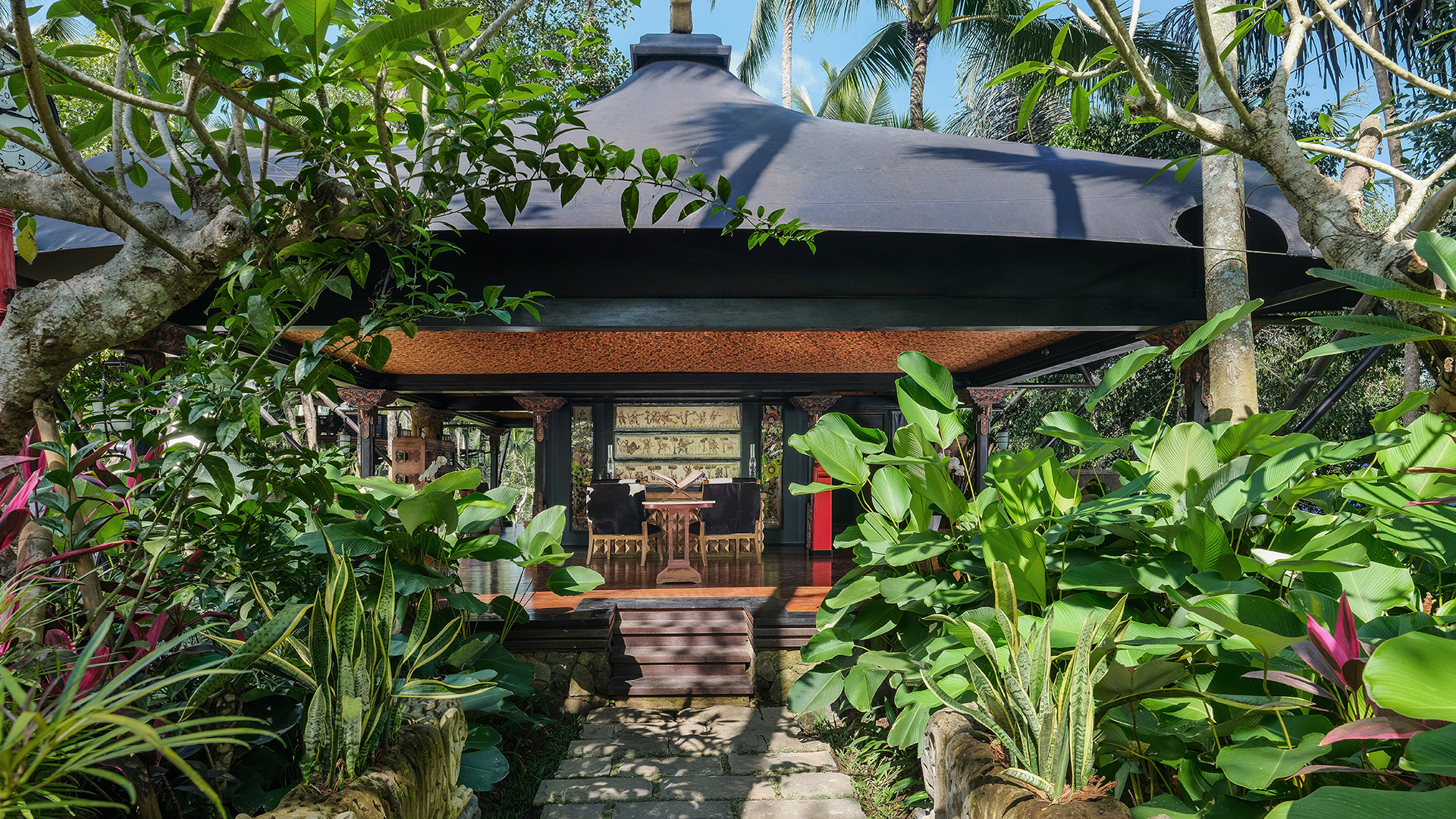  Worldwide, Indonesia, Capella Ubud, Camp post exterior