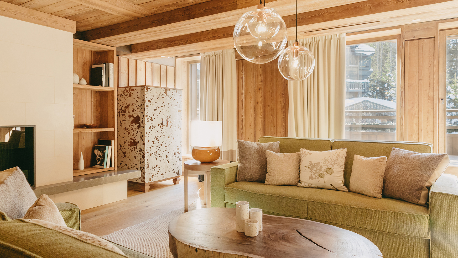 Europe Ski, France, Hôtel Barrière Les Neiges, Courchevel, Suite Lounge