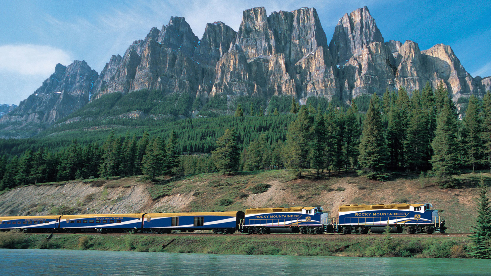 North america & canada, Canada, Rocky mountaineer, Train on tracks