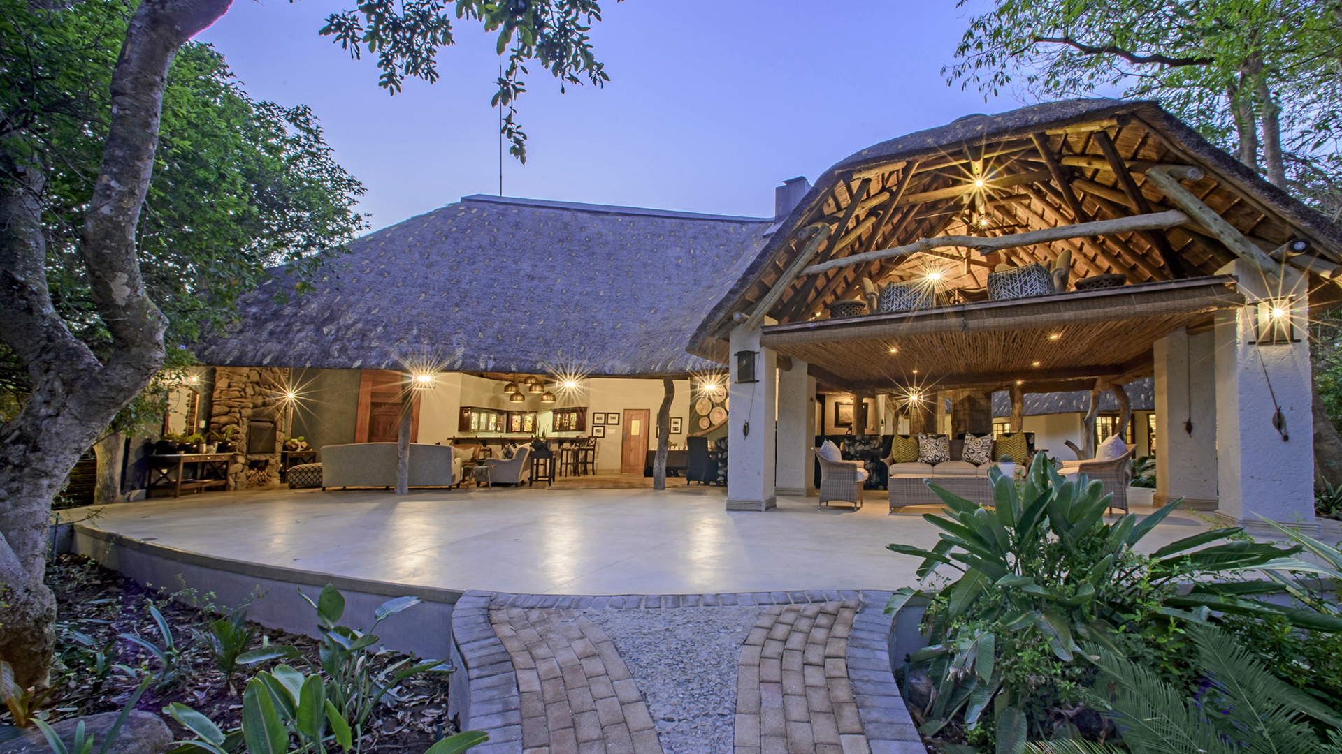  Africa, South africa, Savanna private game reserve, Lodge Exterior