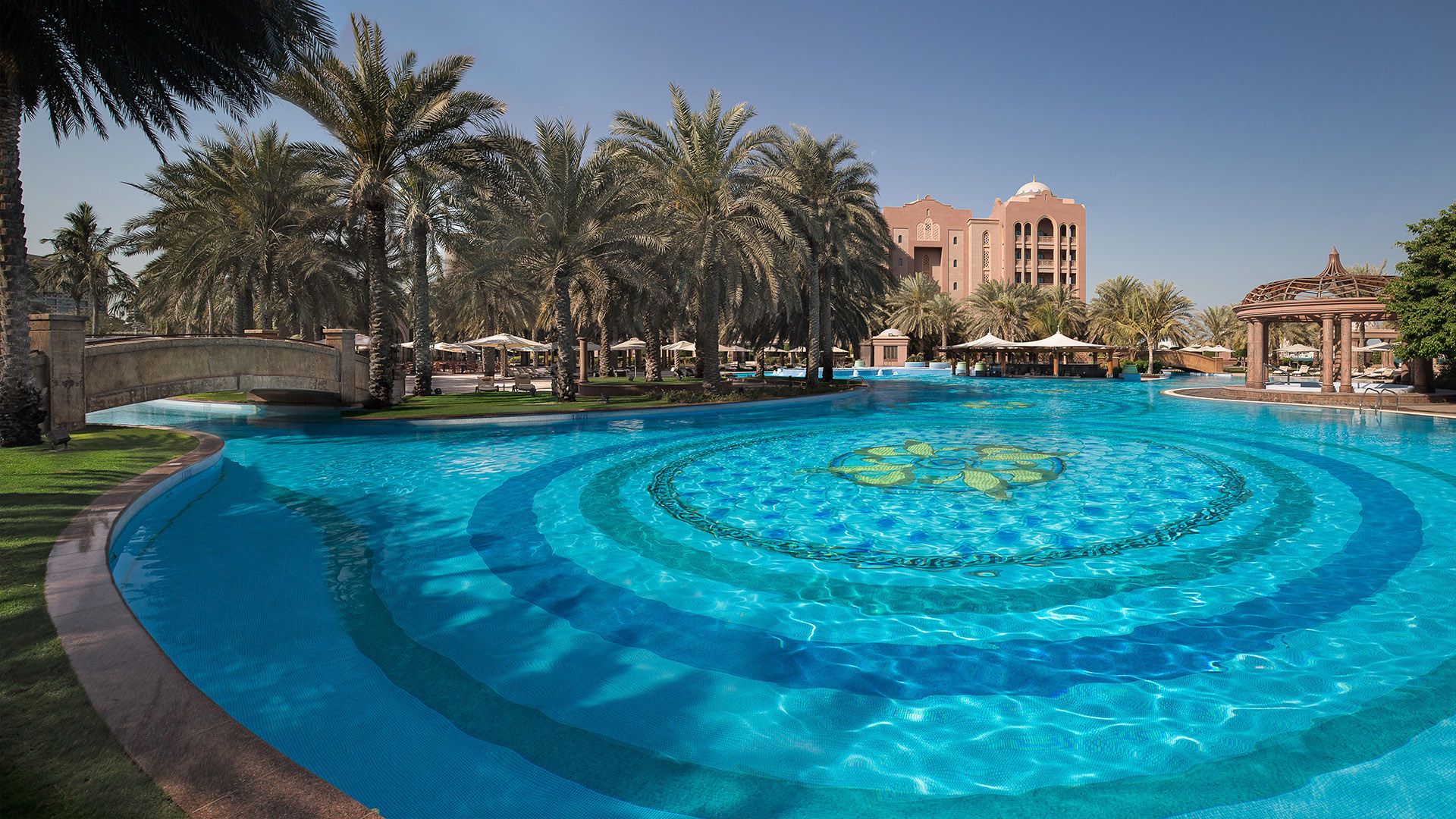 Arab Emirates, Abu Dhabi, The Emirates Palace, Pool View