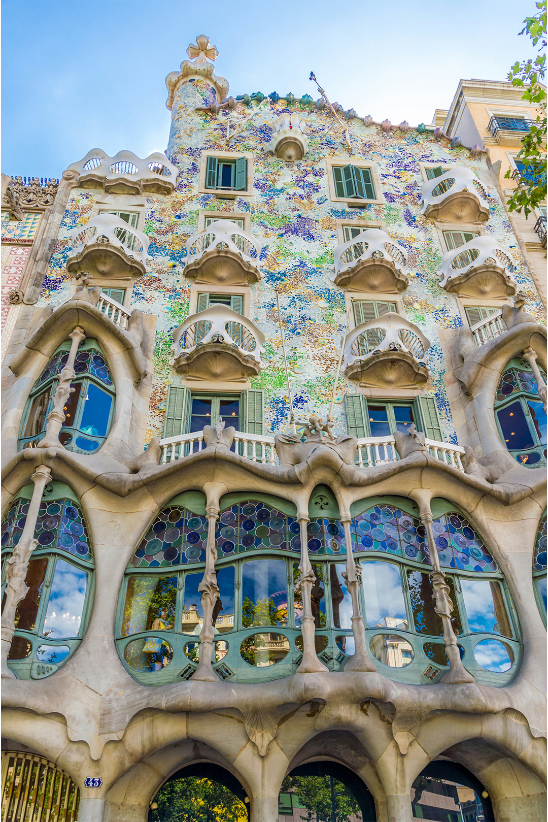 The façade of Casa Batlló, a renowned building in Barcelona designed by Antoni Gaudí, featuring organic forms and vibrant mosaic tiles.