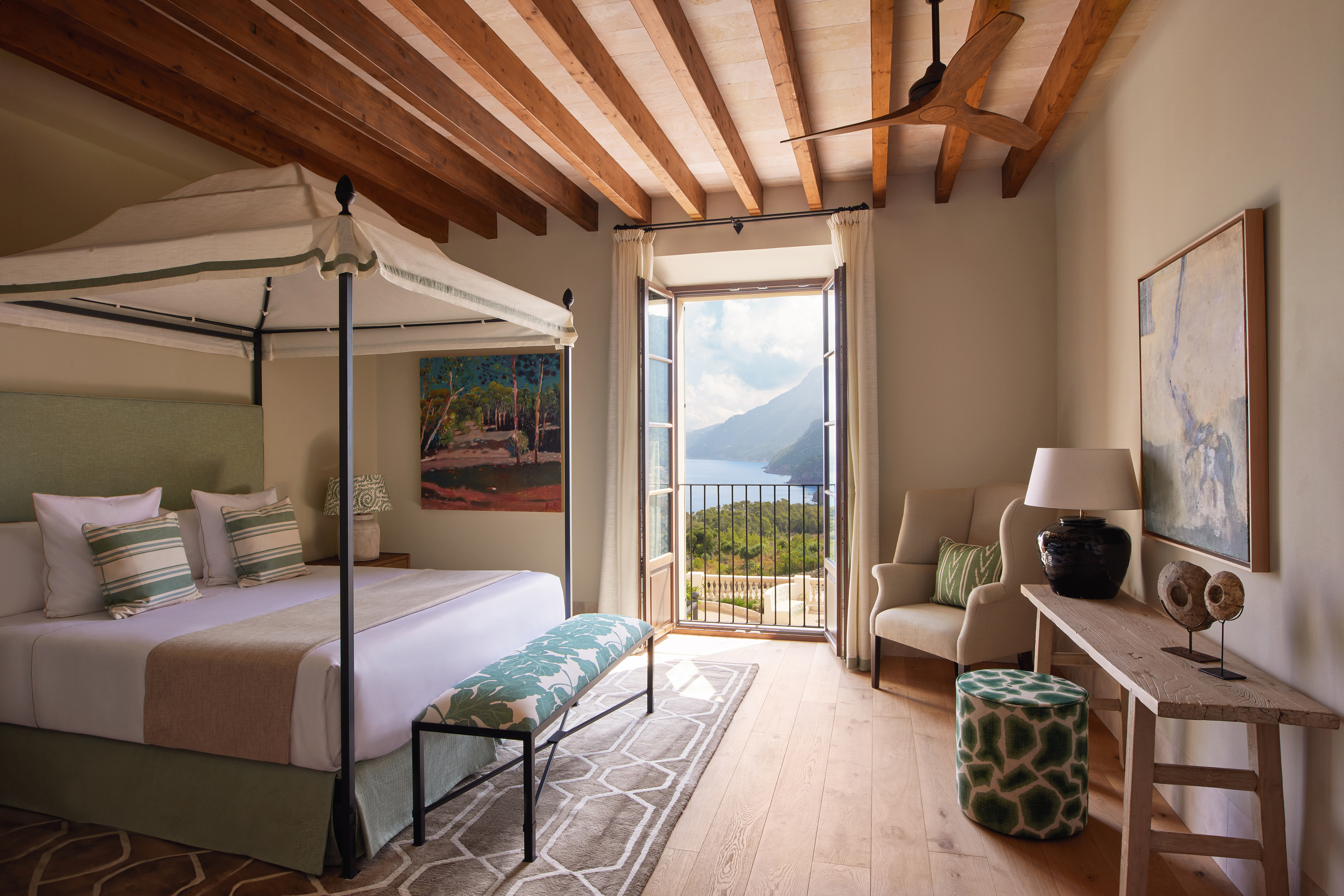 Interior od Deluxe Suite with four poster bed and balcony with sea views