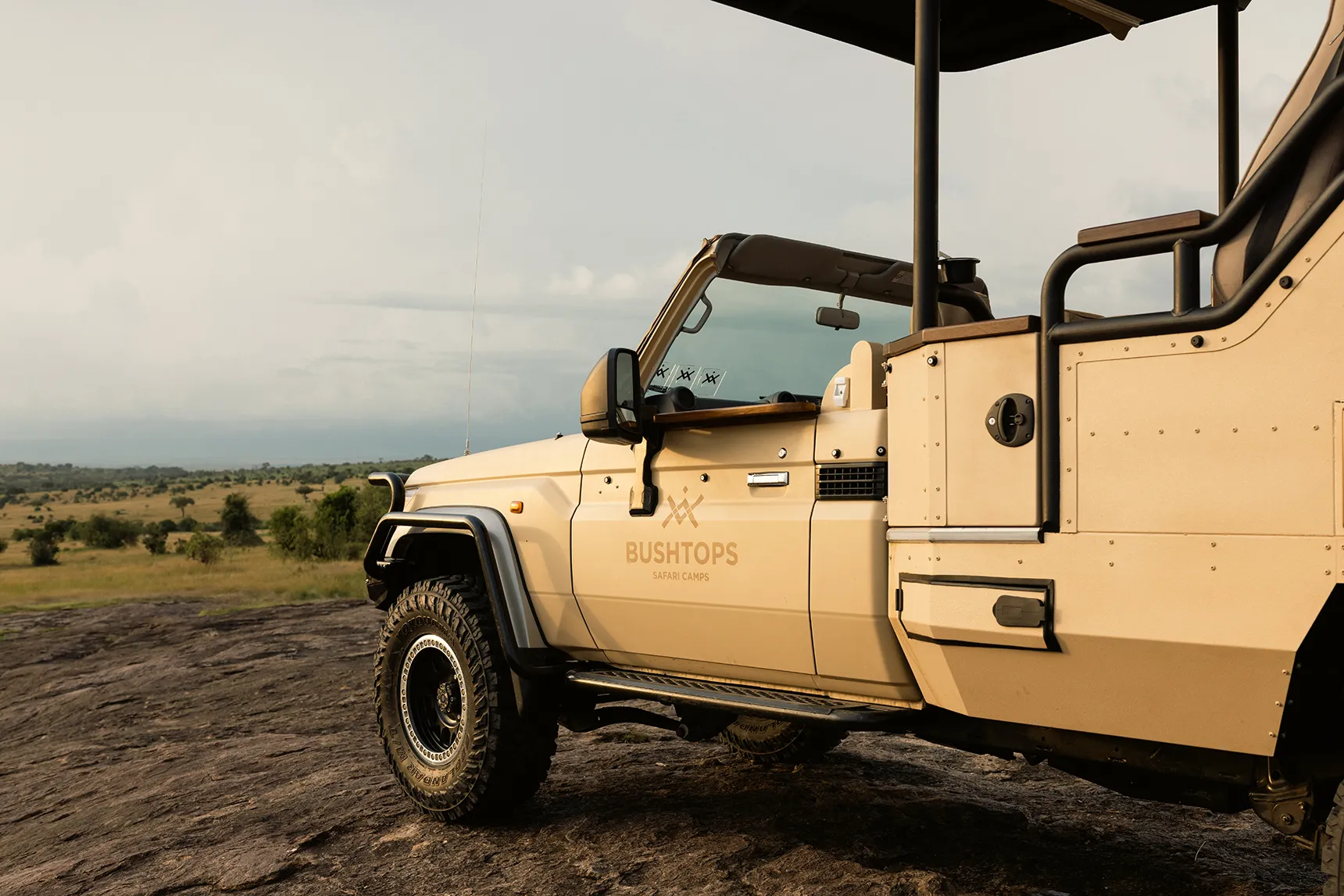 Africa, Tanzania, Serengeti Bushtops, luxury game drive vehicle 