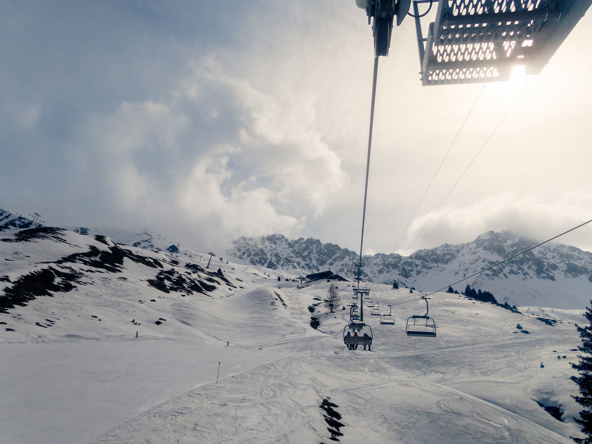 People on a ski lift in the ski resort of Lenzerheide
