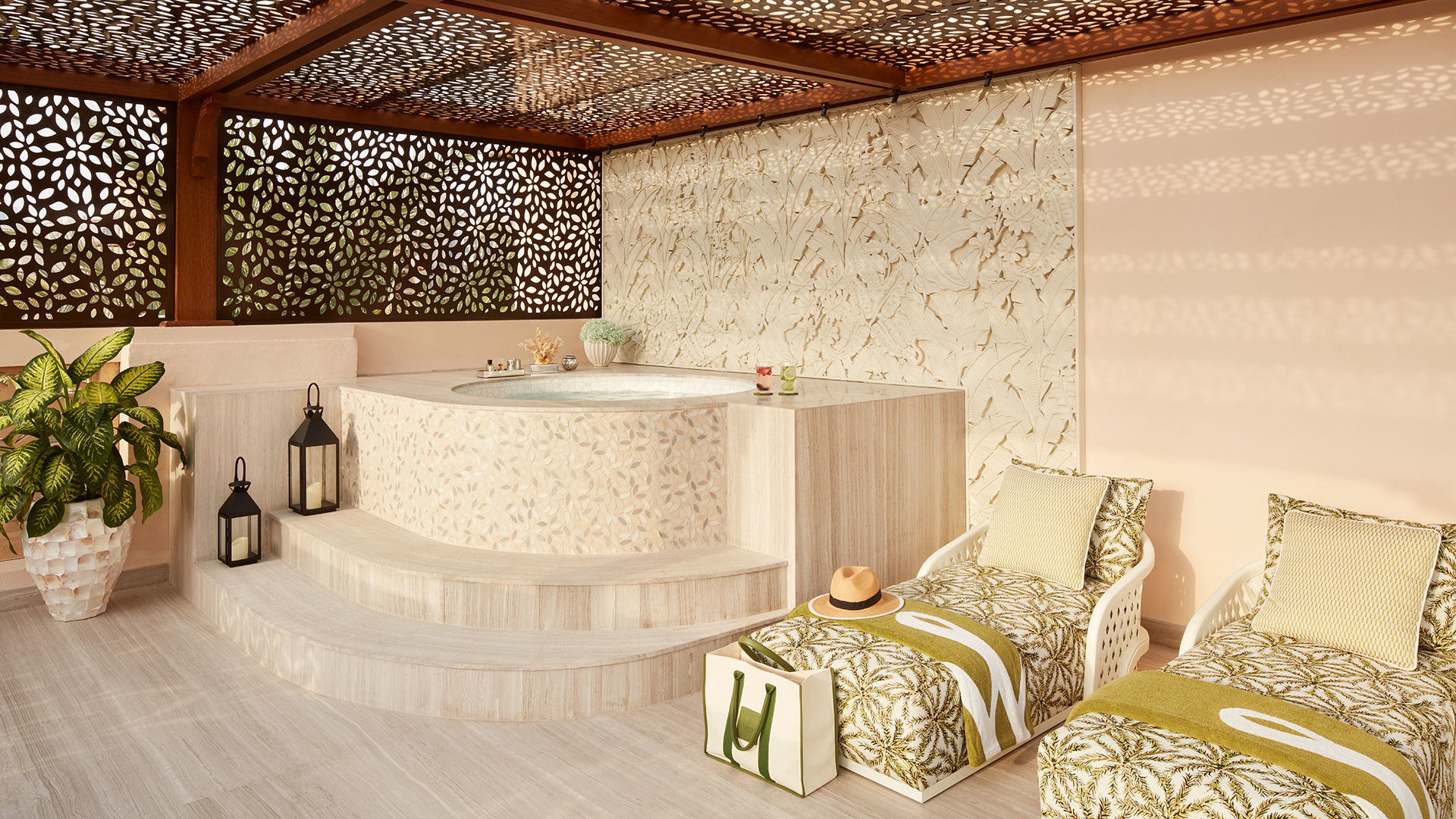 Arabia, Dubai, Malakiya Villas, Rooftop jacuzzi