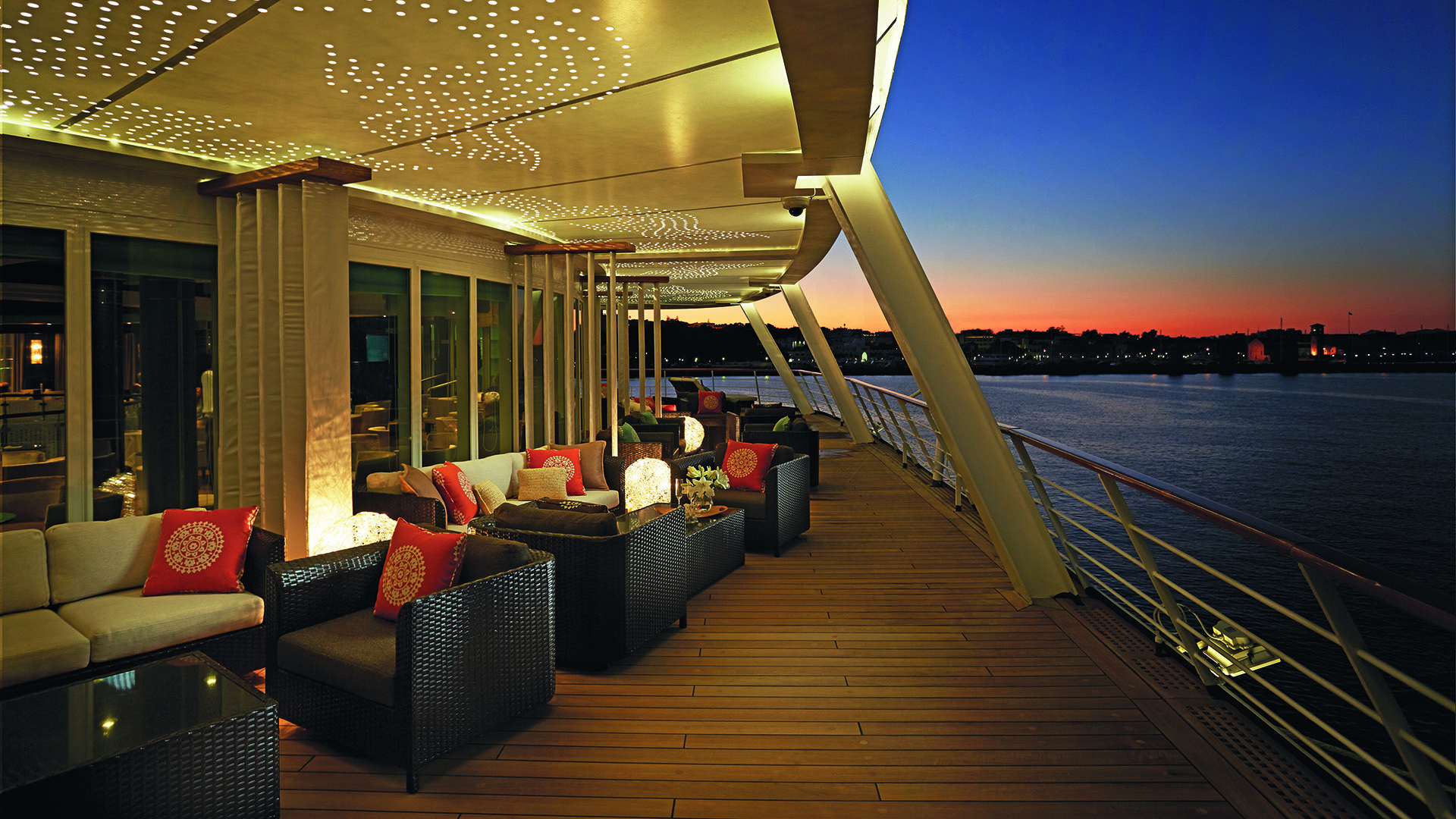 Cruises, Regent Seven Seas, Voyager horizon lounge deck