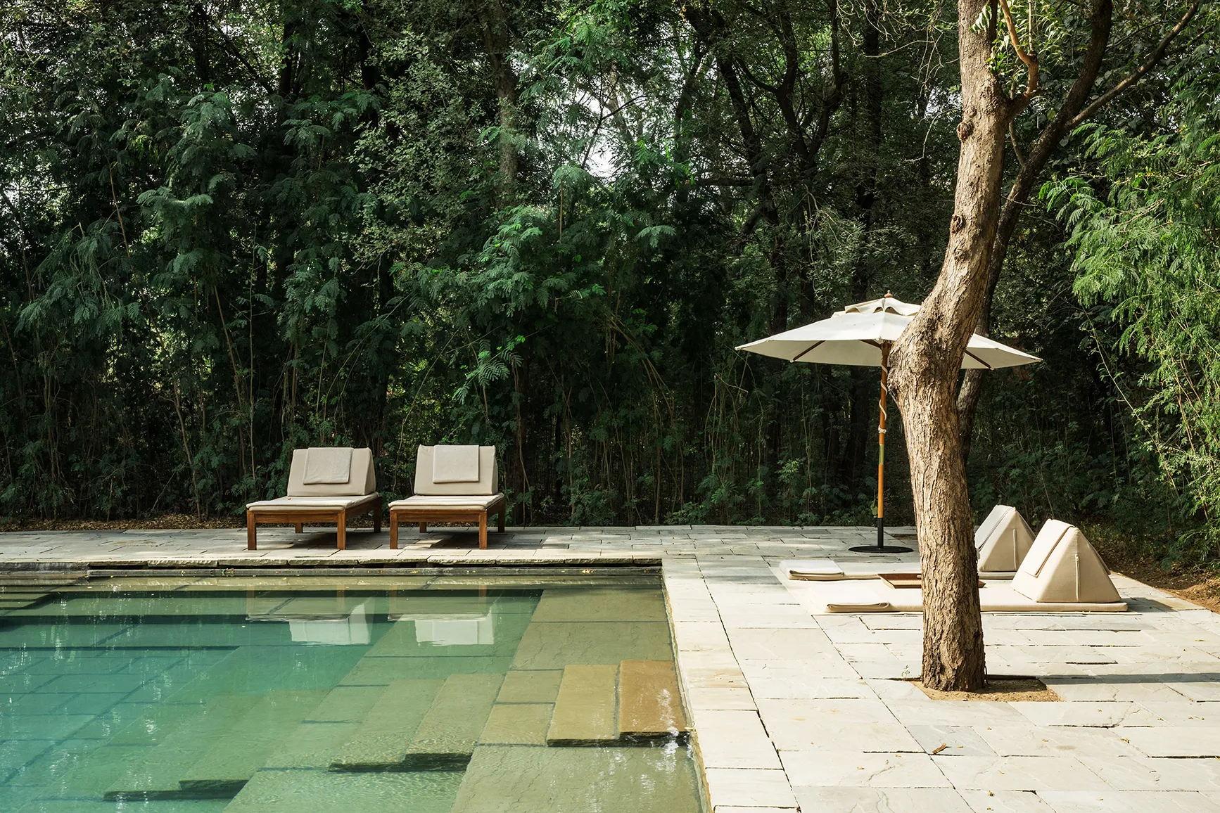 Asia, India, Aman-i-Khas, a corner of the pool and sun loungers