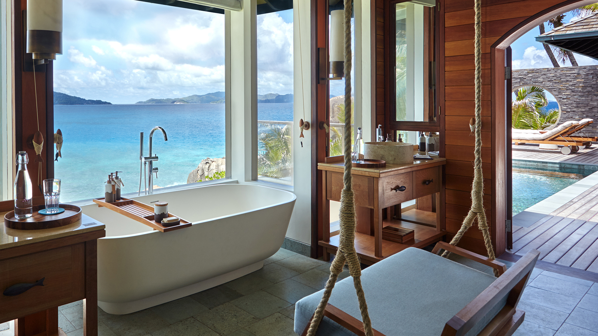 Indian Ocean, Seychelles, Six Senses Zil Pasyon, Pool villa bathroom