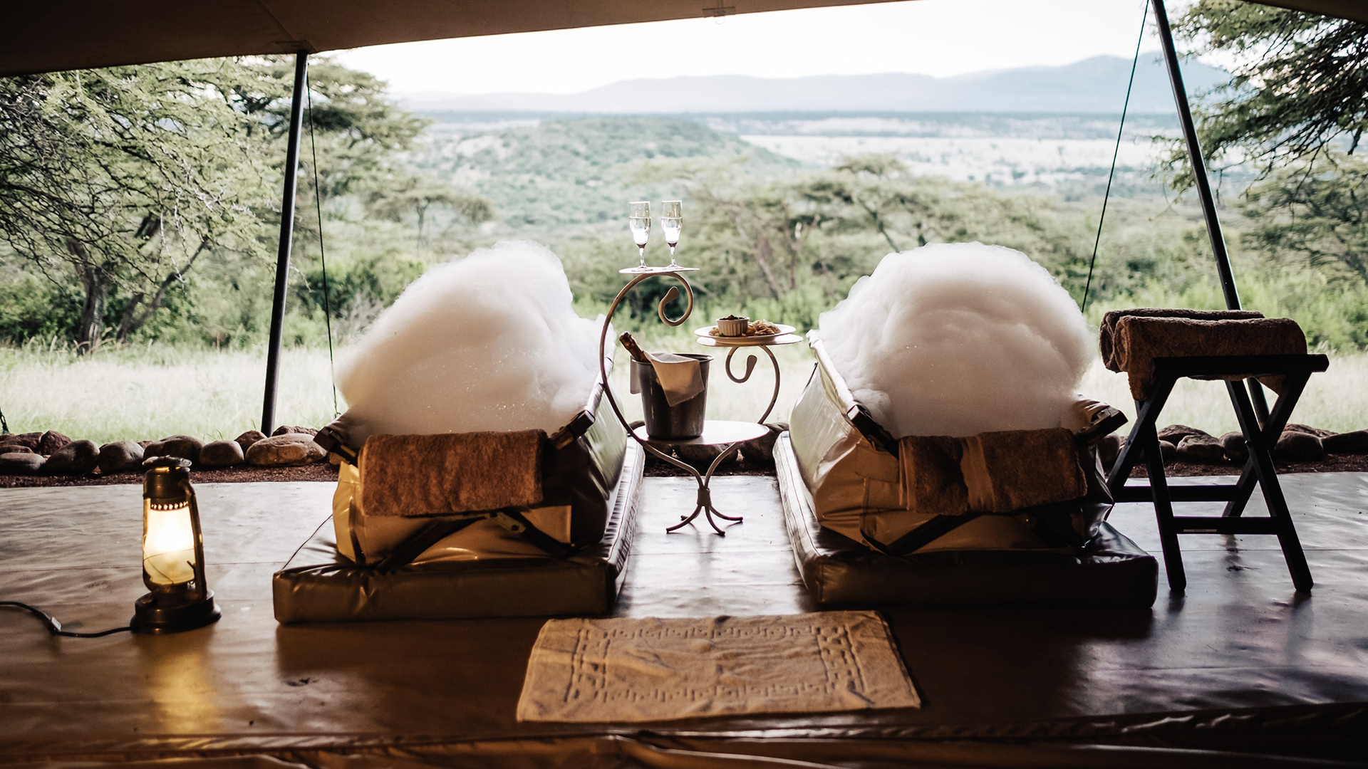  Africa, Kenya, Cottars 1920s Camp, Outdoor baths