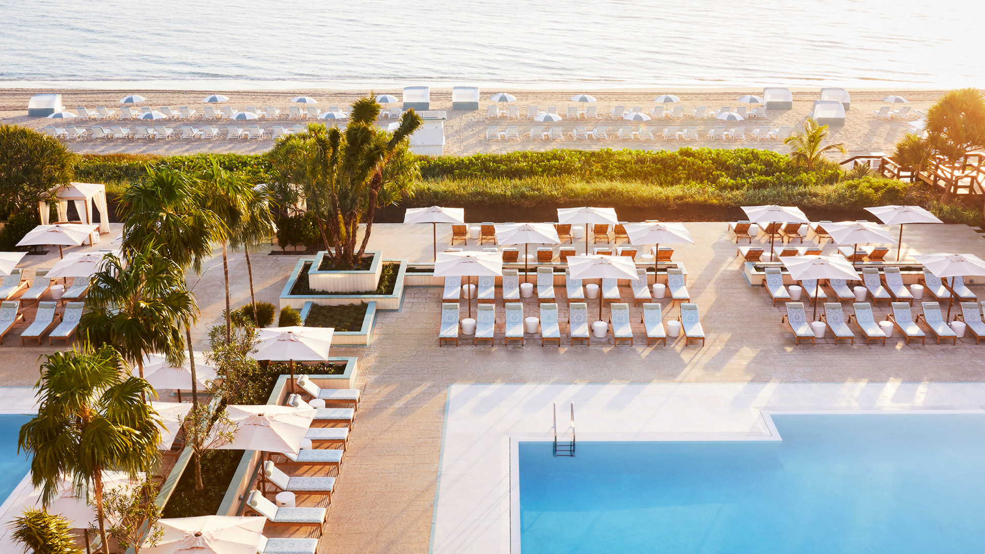  North America & Canada, Florida, Palm Beach, Four Seasons Resort Palm Beach, Sun loungers