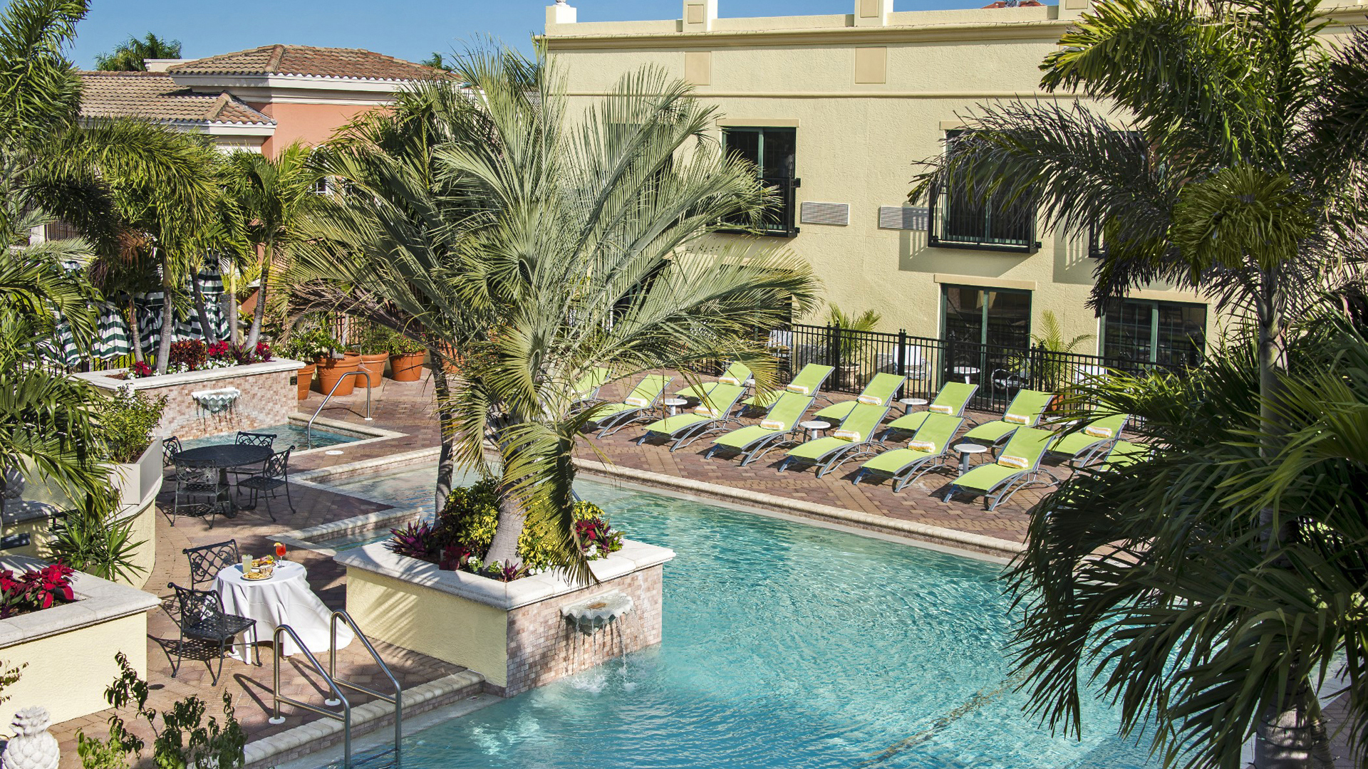  USA, Luxury Florida Holidays, The Inn on Fifth, Naples, Courtyard pool
