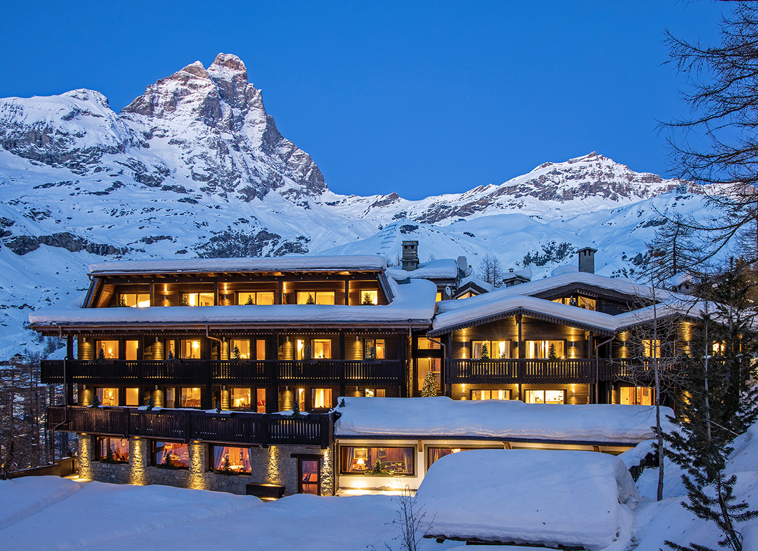 Ski & Snow, Cervinia, Italy, Hotel Hermitage, Exterior during the evening