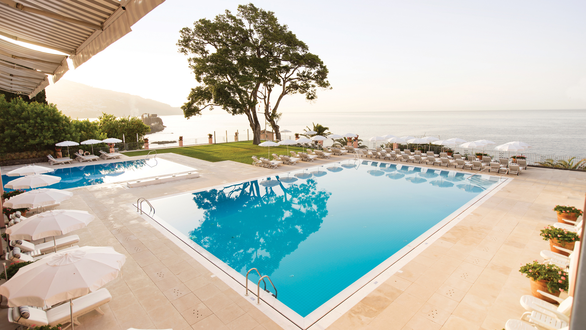 Europe, Portugal, Madeira, Reid's Palace A Belmond Hotel Madeira, Swimming pool