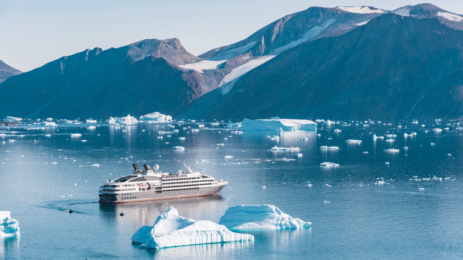 Cruise, Greenland, Le Commandant Charcot for a Ponant expedition, ice and mountians 