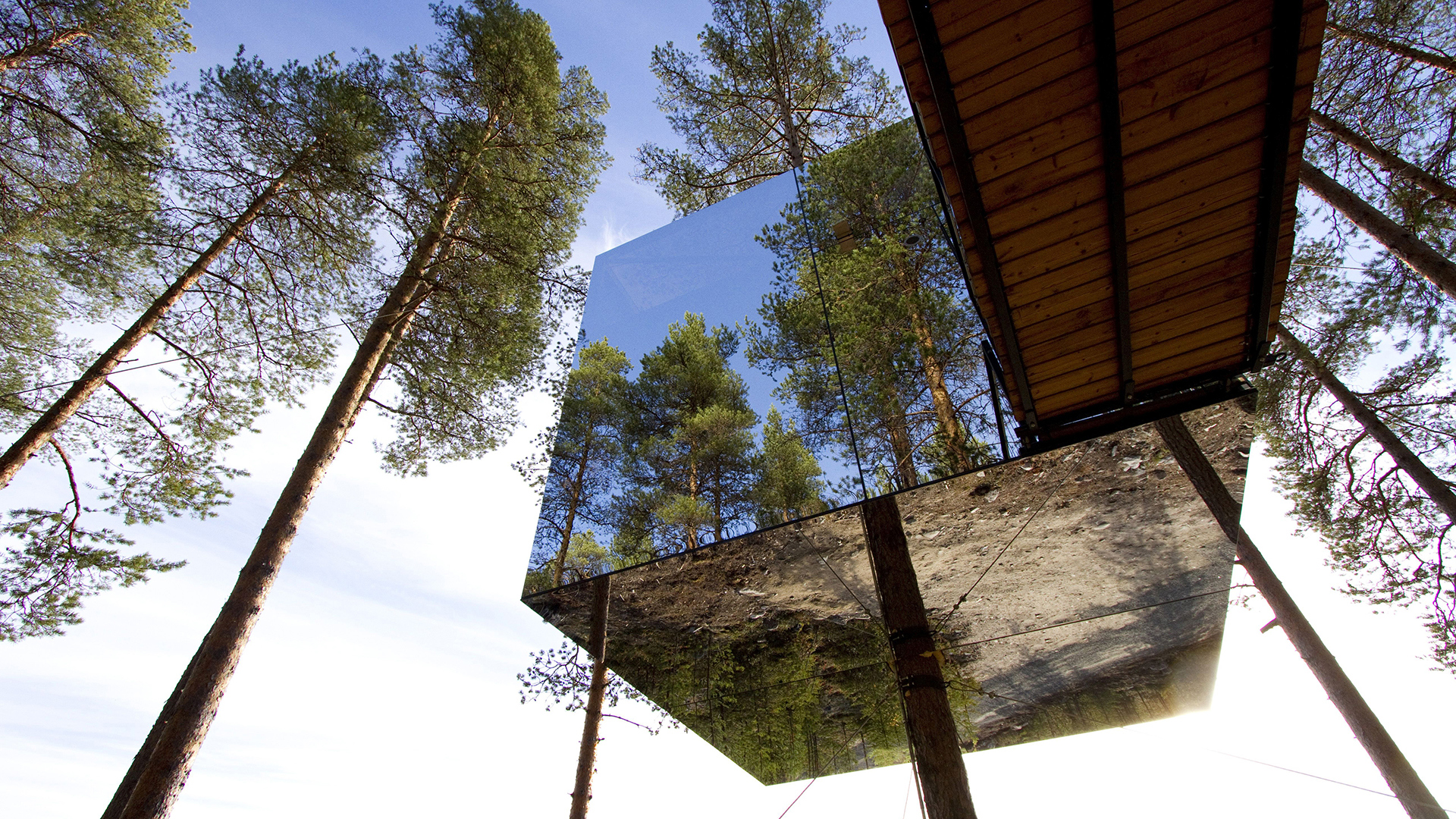 The reflective mirror exterior of a room at TreeHotel