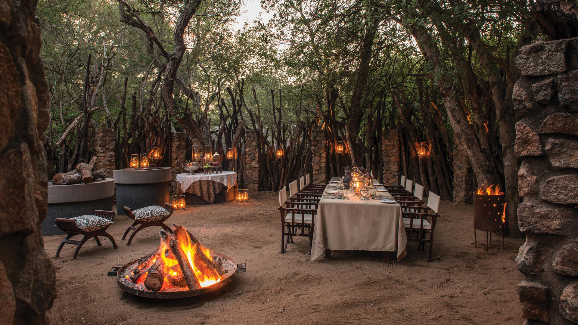  Africa, South Africa, Dulini, Dining