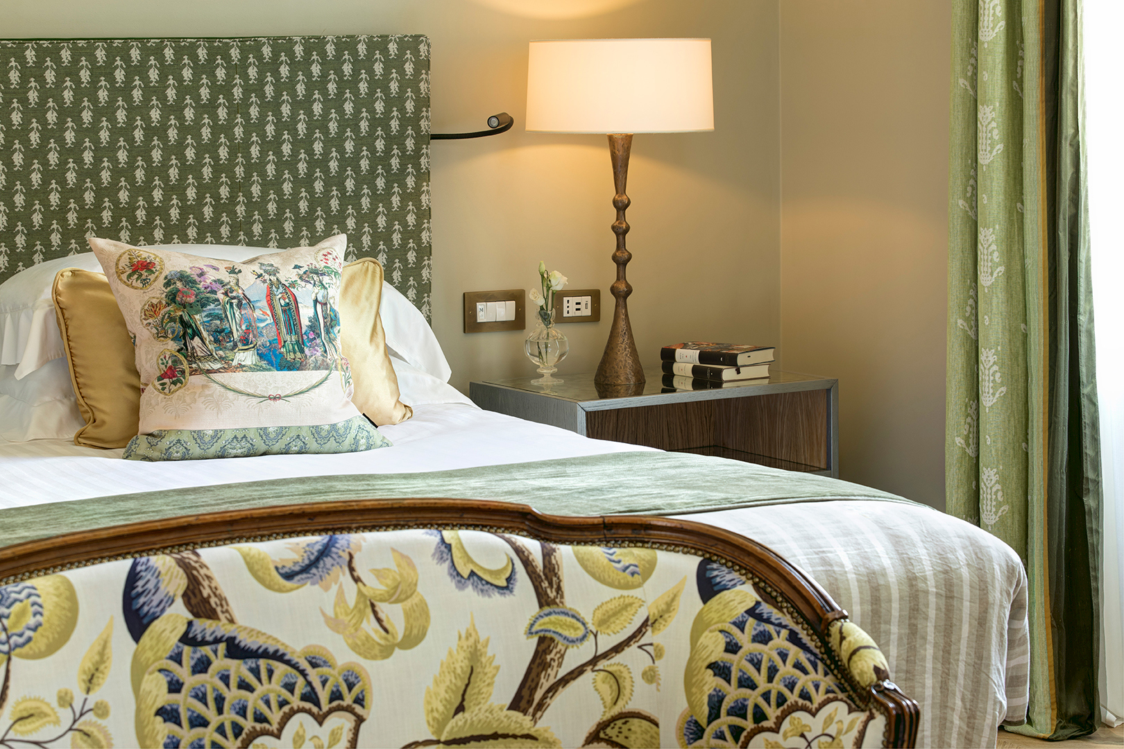 Europe, Italy, Rome, Hotel de Russie - A Rocco Forte Hotel, garden suite bed