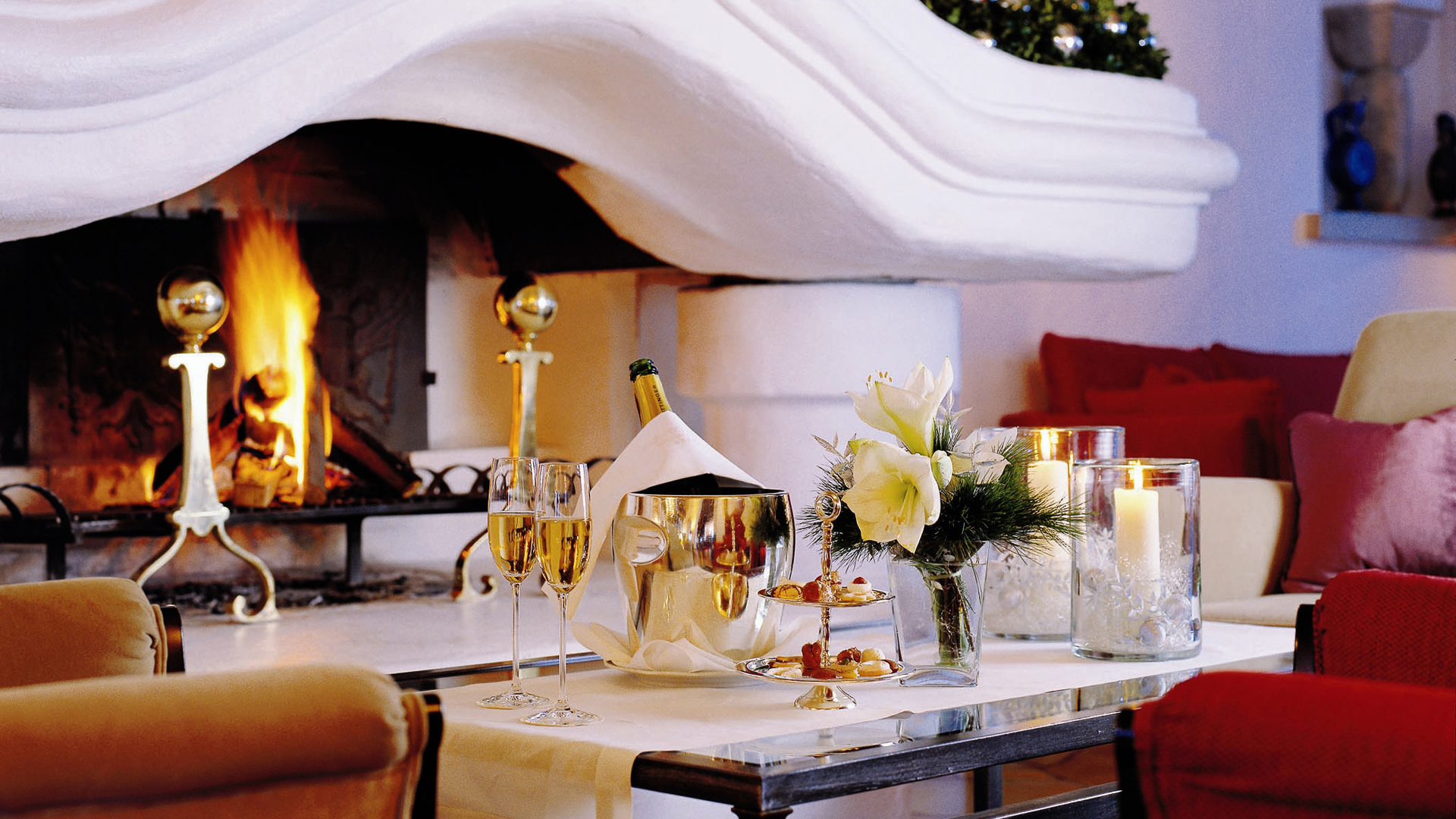 Europe ski, Austria, Thurnhers alpenhof, Kamin mit champagner