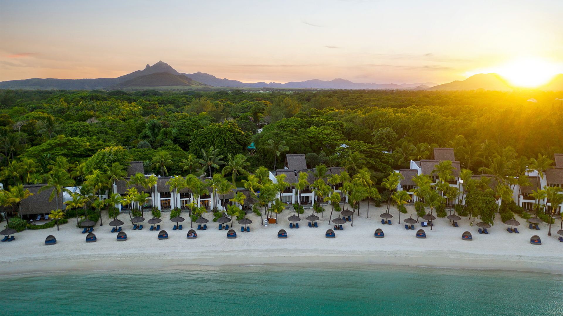 Indian Ocean, Mauritius & Dubai, Exterior resort sunset