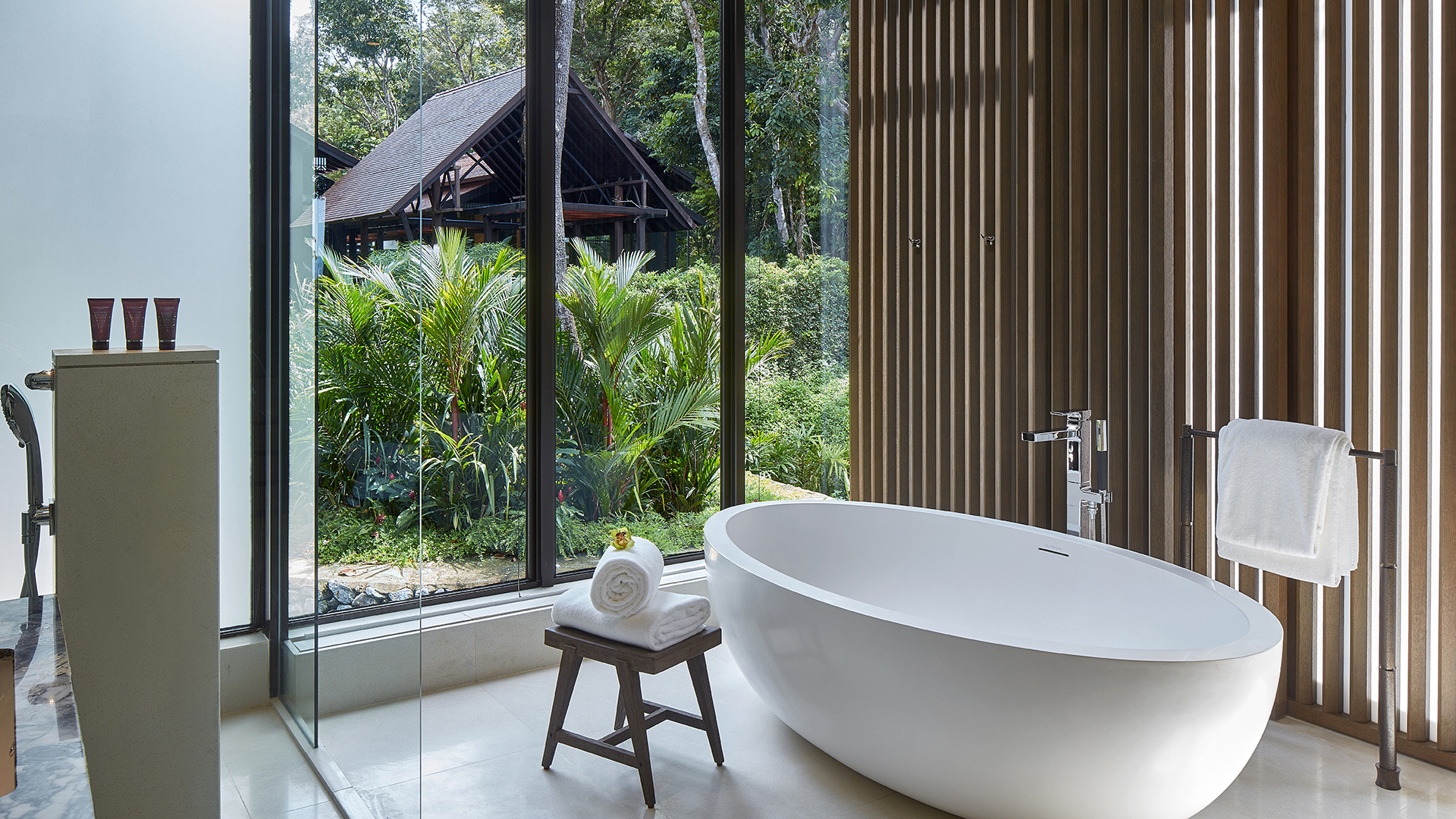  Worldwide, Malaysia, The Ritz Carlton, Langkawi, Rain forest deluxe bathroom