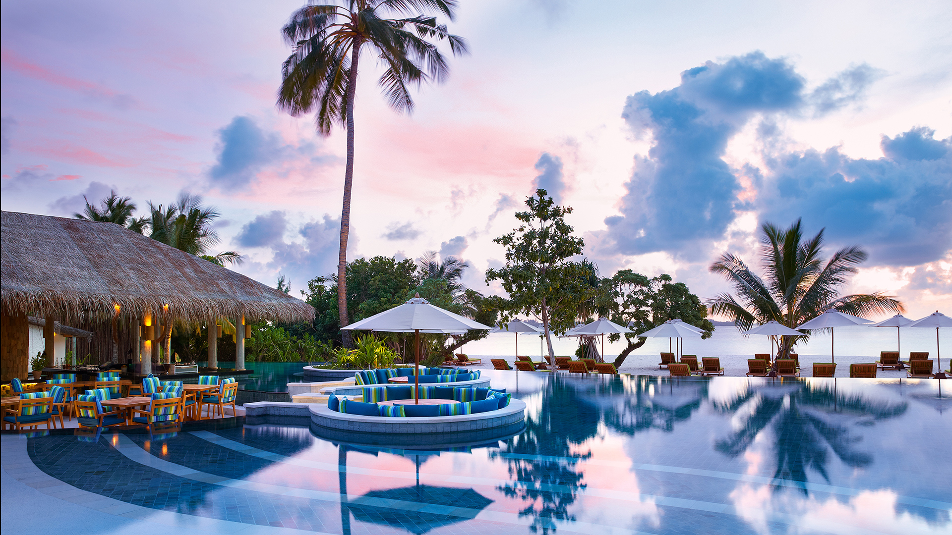 Indian Ocean, Maldives, Six Senses Laamu, Swimming pool