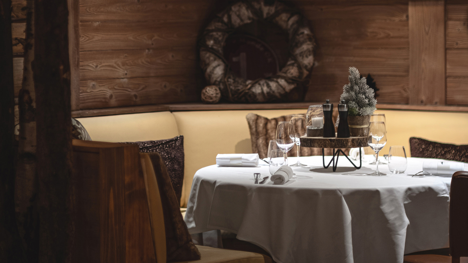 Ski & Snow. France, Val D'Isere, Les Barmes De l'Ours, Restaurant la rotisserie