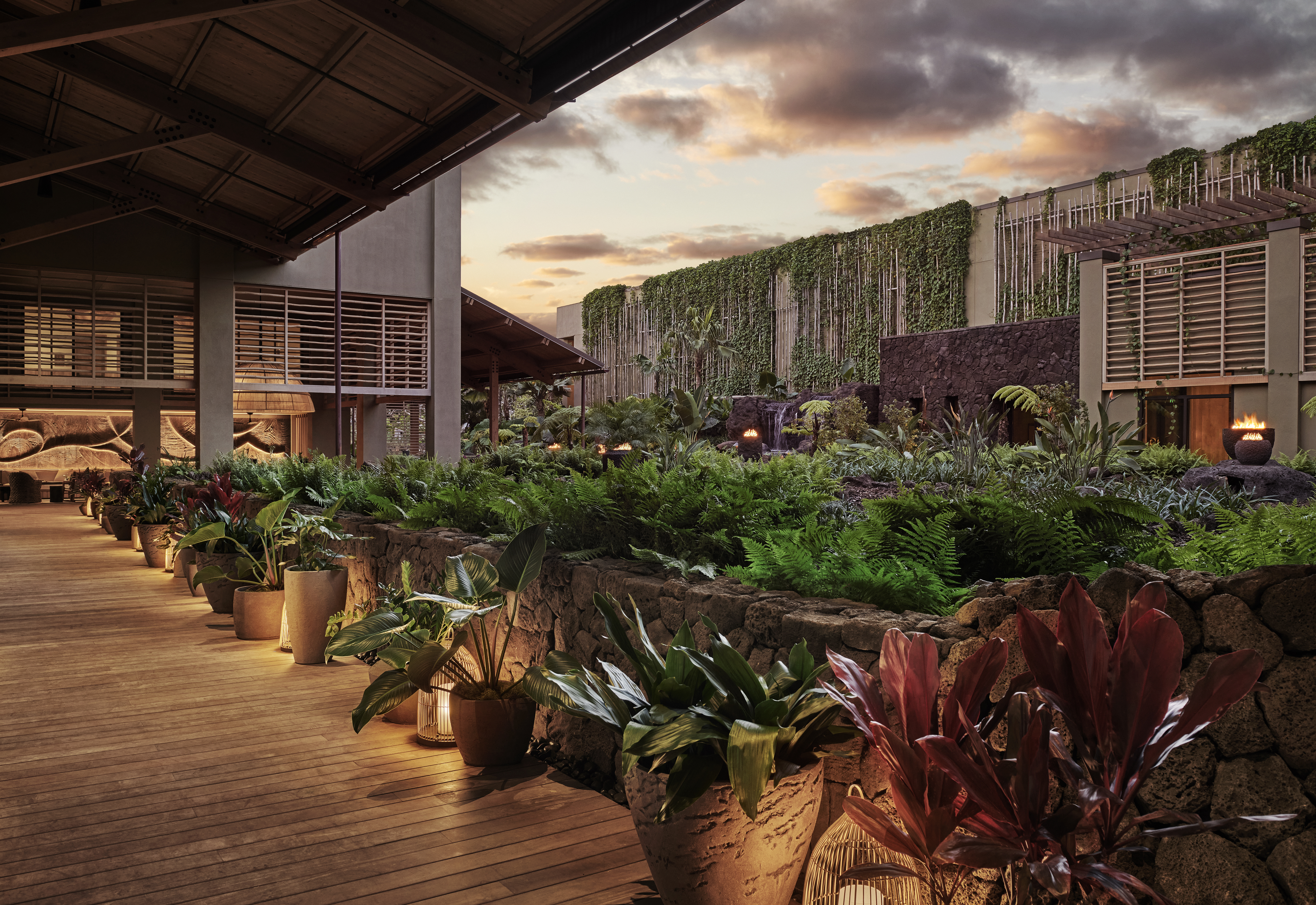 North America & Canada, Hawaii, Hanalei Bay hotel lobby garden