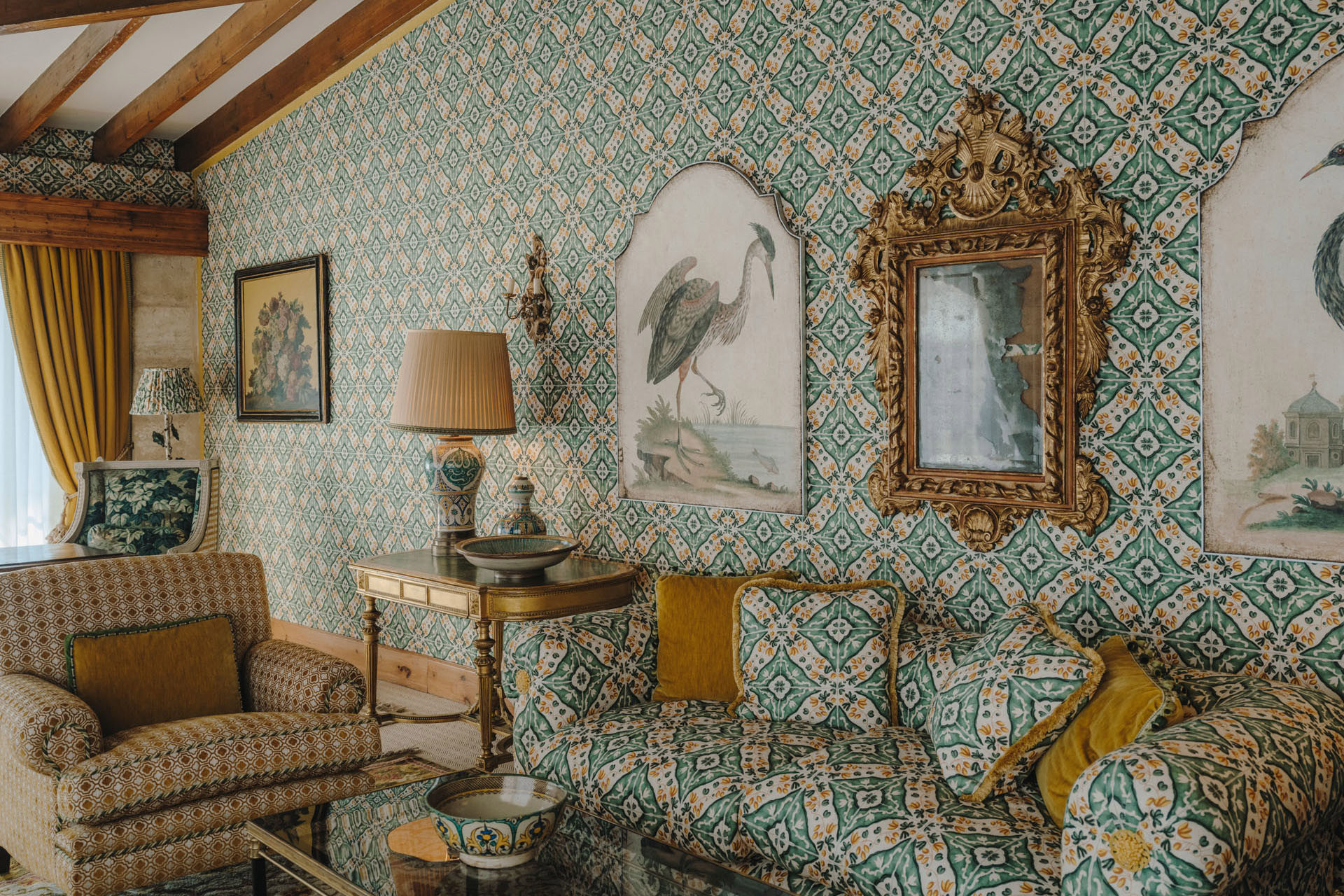 Grand Suite furnishing with heron wall painting