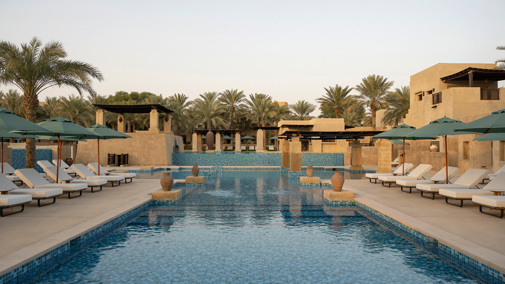 Arab emirates, Dubai, Bab al shams, Swimmingpool