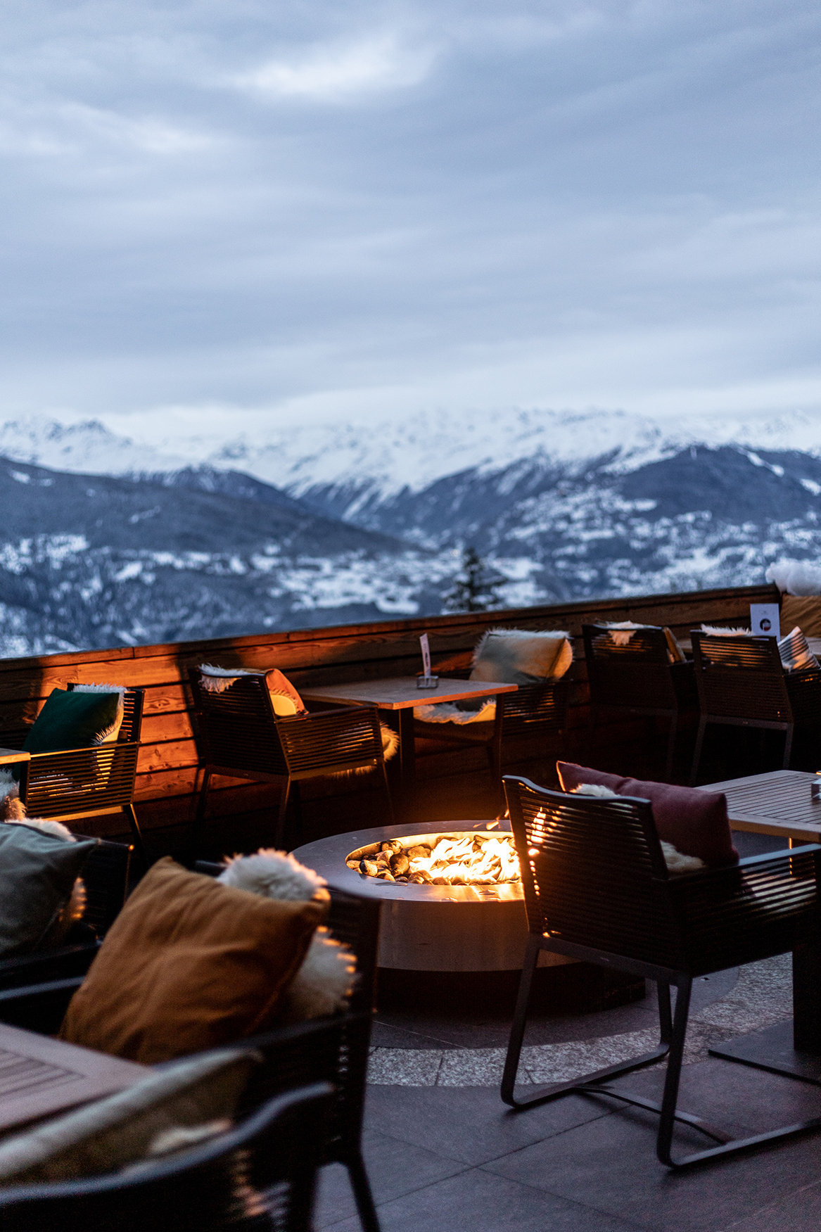 Ski & Snow, Europe, Switzerland, Crans Montana, Crans Ambassador, terrace at night