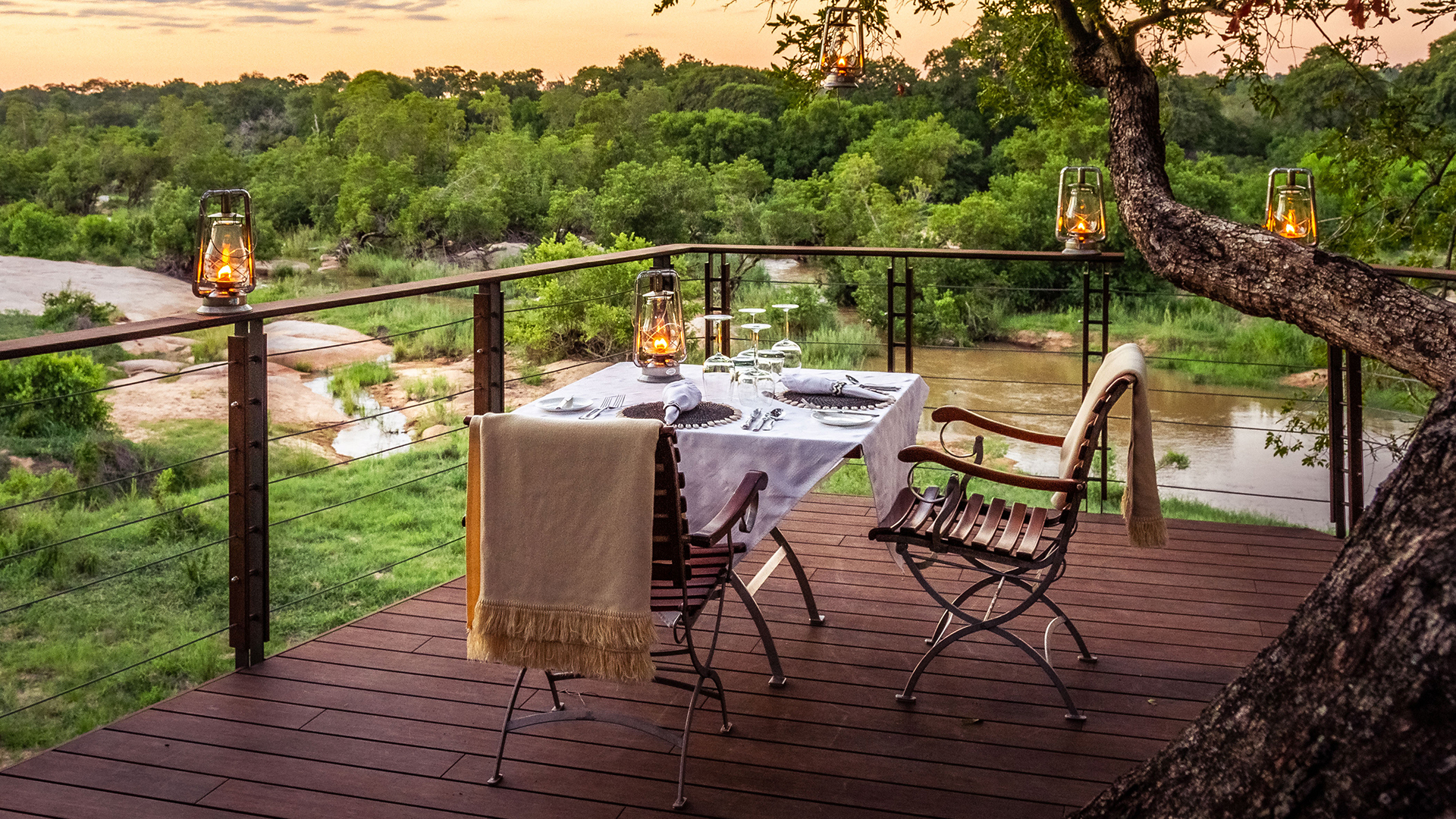  Africa, South Africa, Dulini Leadwood Lodge, Dining Lookout