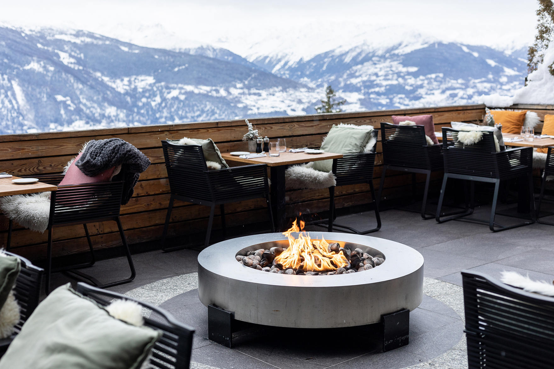 Ski & Snow, Europe, Switzerland, Crans Montana, Crans Ambassador, terrace dining with fire