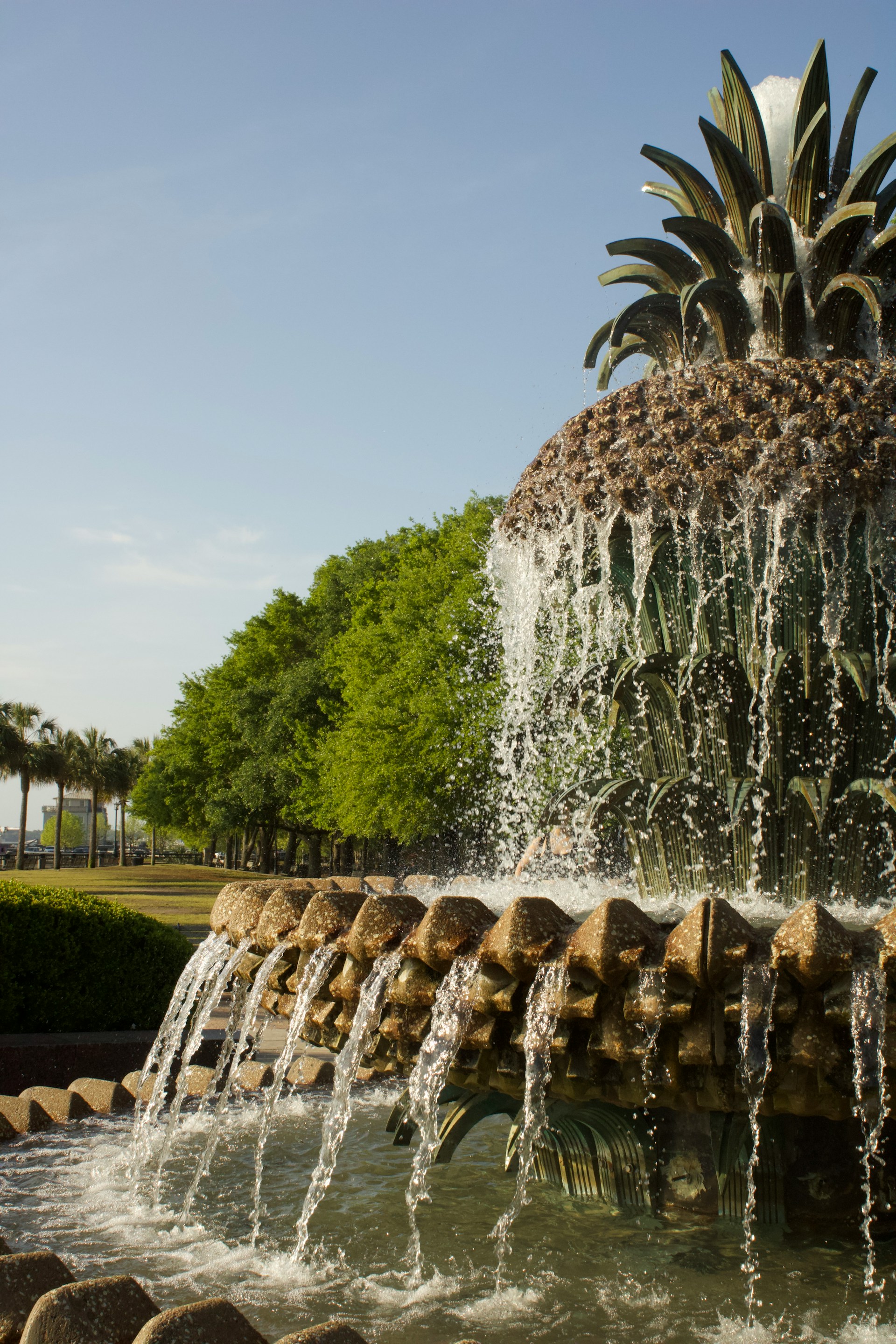 Pineapple-shaped fountain cascading with water at Waterfront Park in Charleston, South Carolina