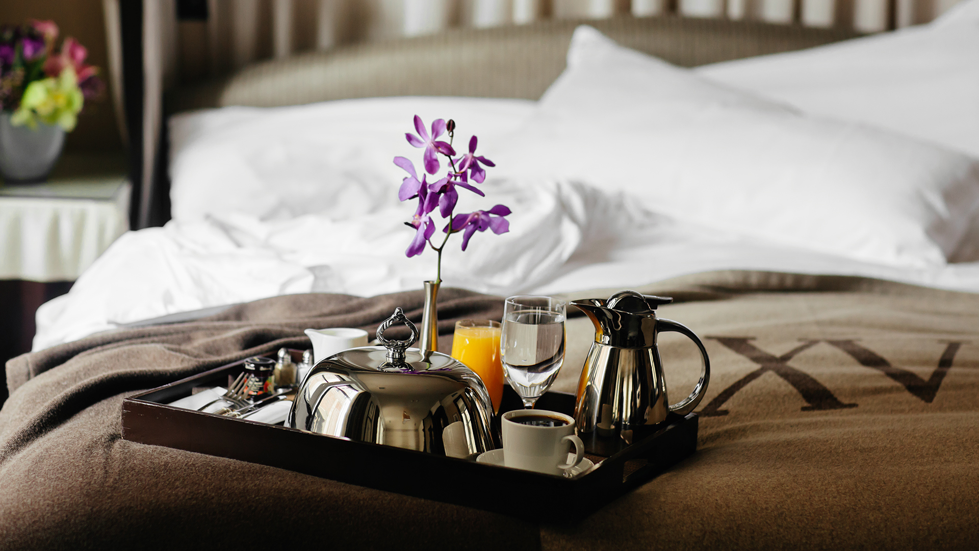  North America & Canada, New England, Boston, XV Beacon, Breakfast in Bed