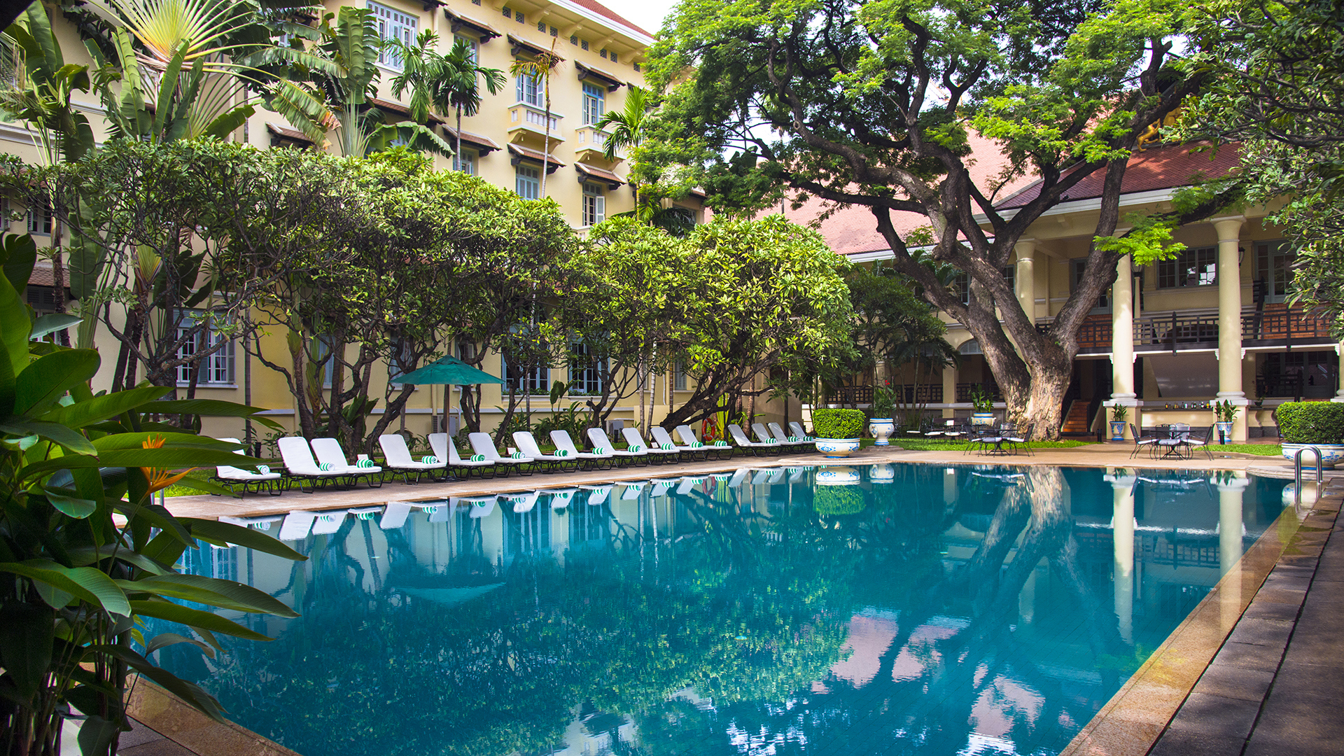  Worldwide, Cambodia, Raffles Hotel Le Royal, Swimming pool