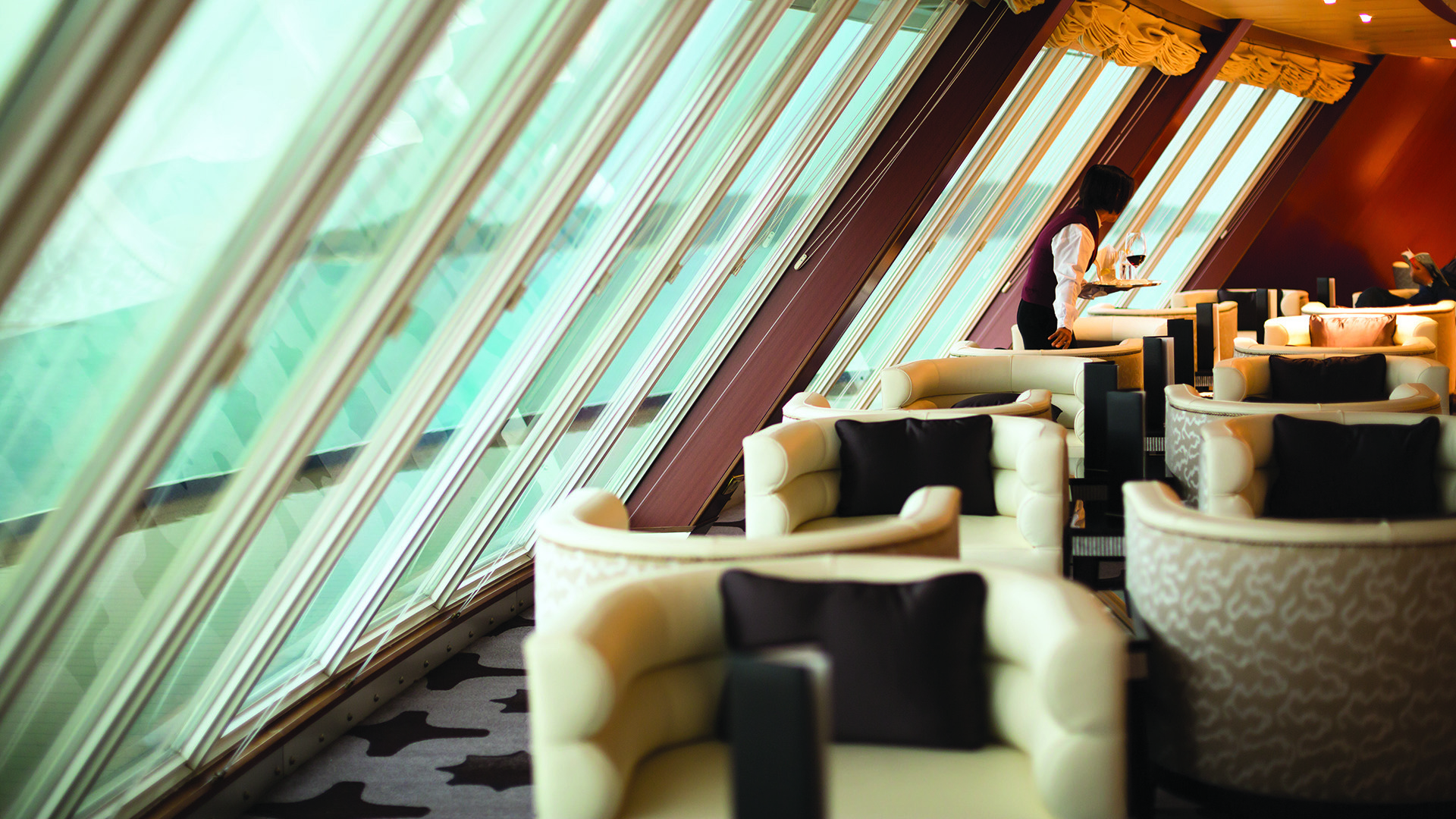 Cruises, Regent Seven Seas, Voyager observation lounge details