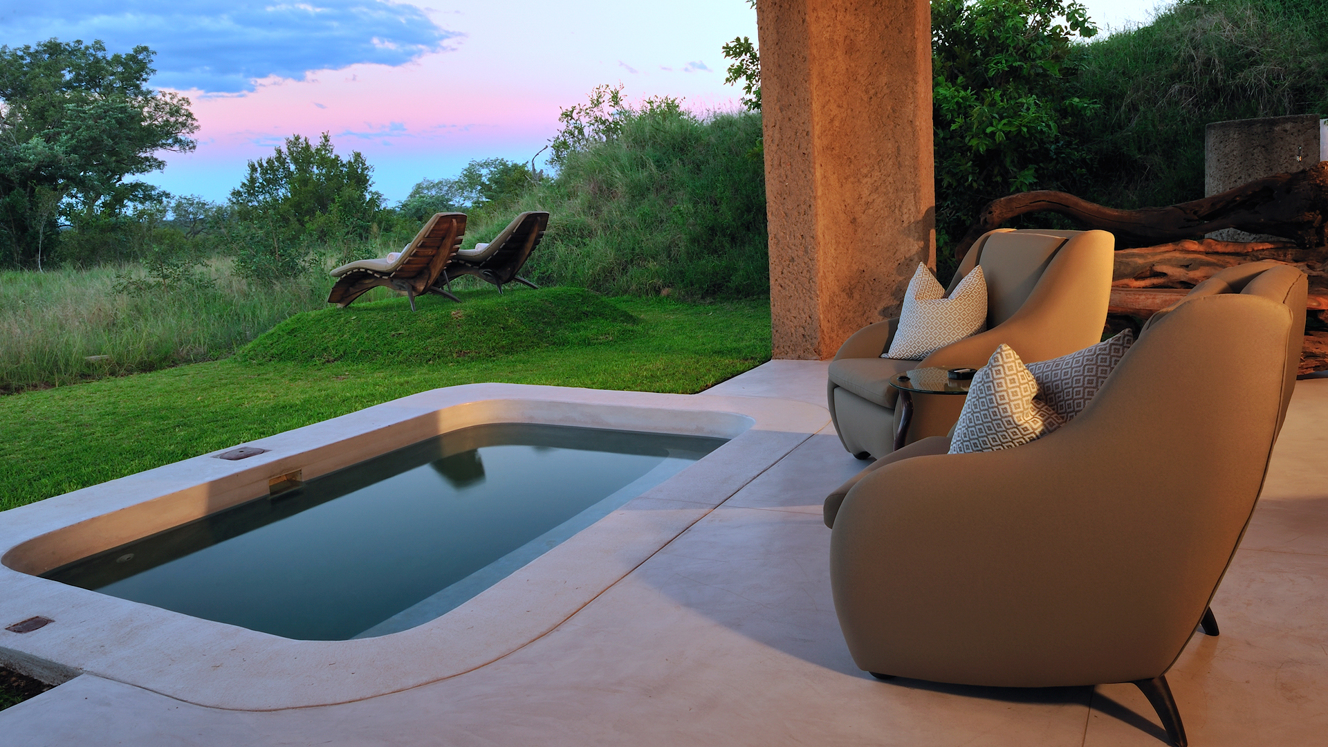  Africa, South Africa, Sabi Sabi Earth Lodge, Suite Patio