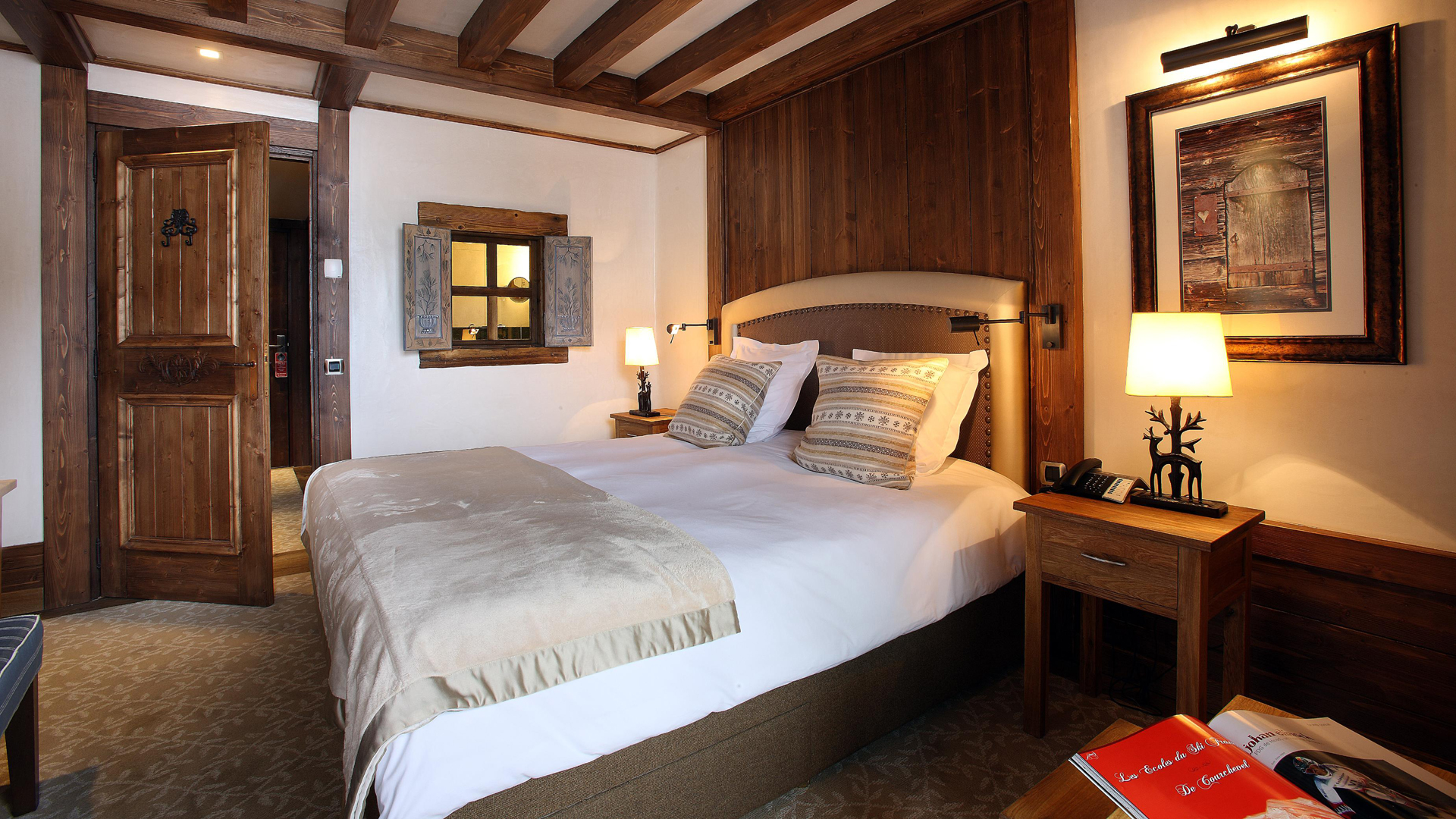 Ski & Snow, The Three Valleys, France, Portetta Hotel and Lofts, Bedroom with balcony