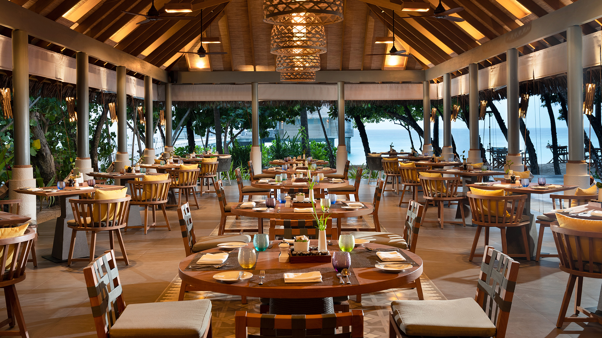 Indian Ocean, Maldives, Vakkaru Maldives, Amaany Restaurant