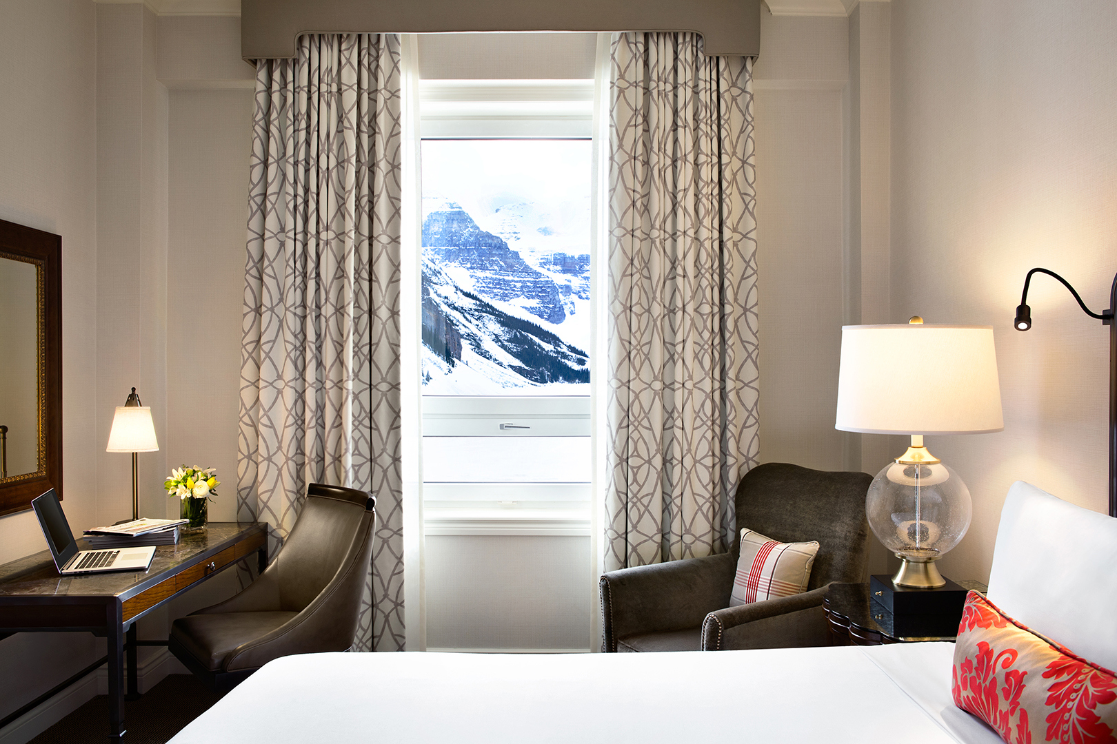 Ski & Snow, Canada, Fairmont Chateau Lake Louise, Room and view